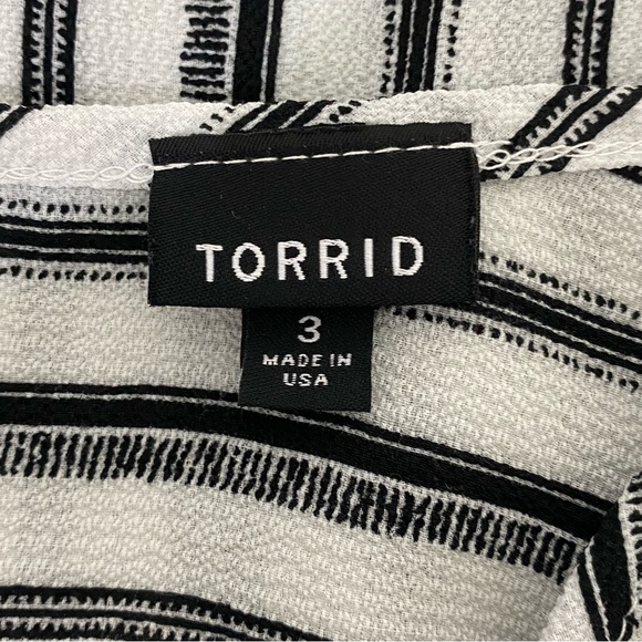 TORRID Striped Blouse Top Womens 3 Black White Summer Flutter Sleeve - Picture 6 of 7
